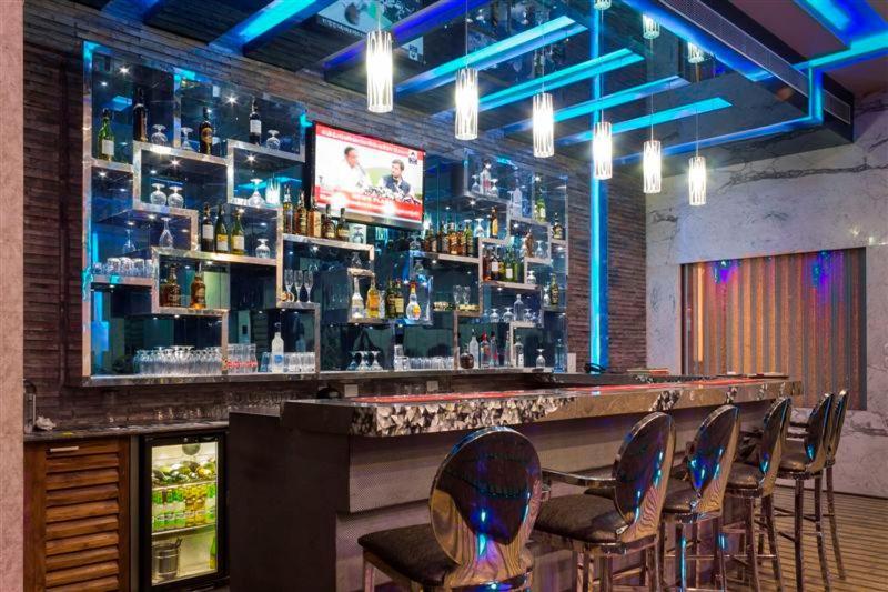 Club Florence Гургаон Экстерьер фото