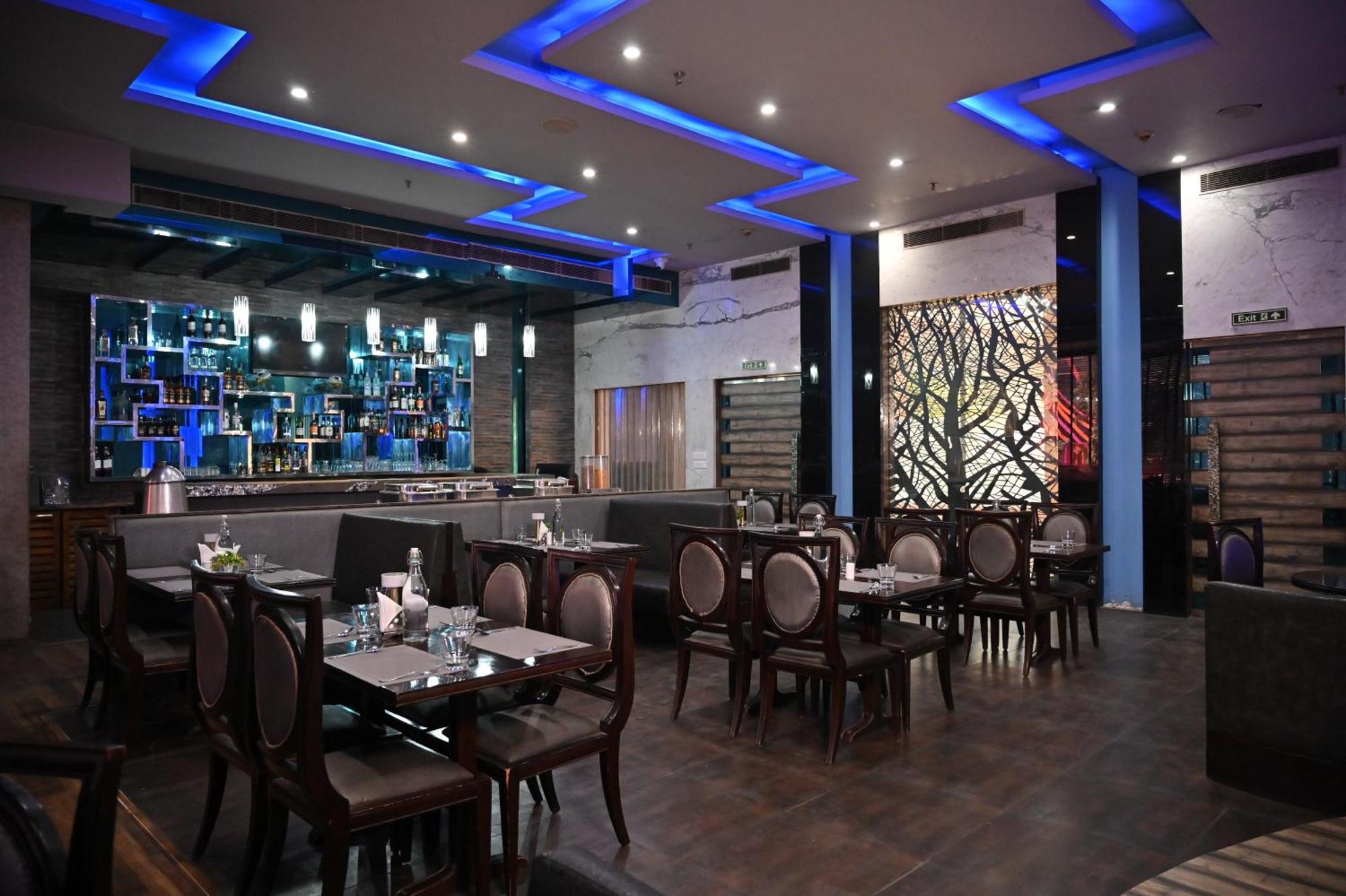 Club Florence Гургаон Экстерьер фото